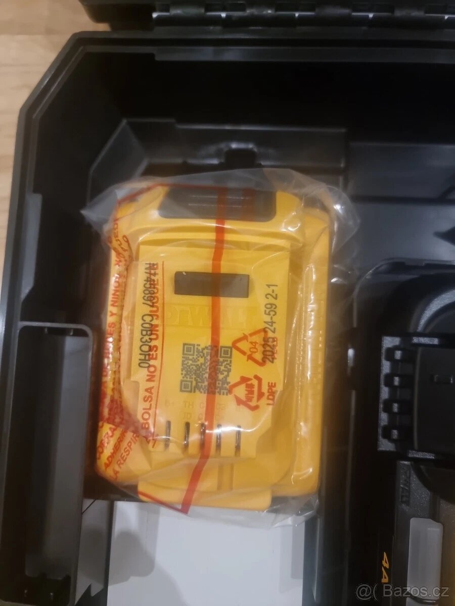 Aku vrtačka DeWALT DCD796P2 s baterií a nabíječkou - 2