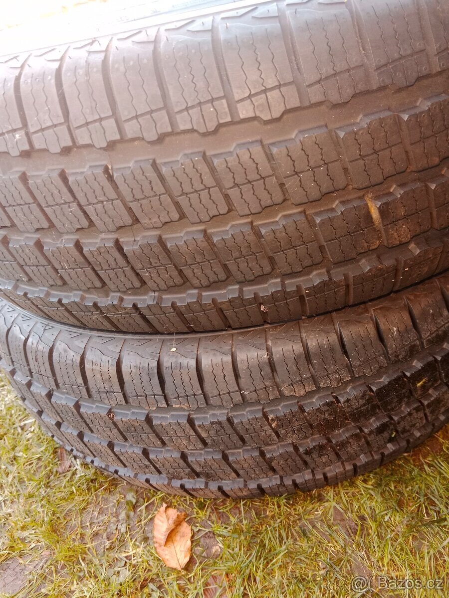 Zimni pneu -zatěžové - 2