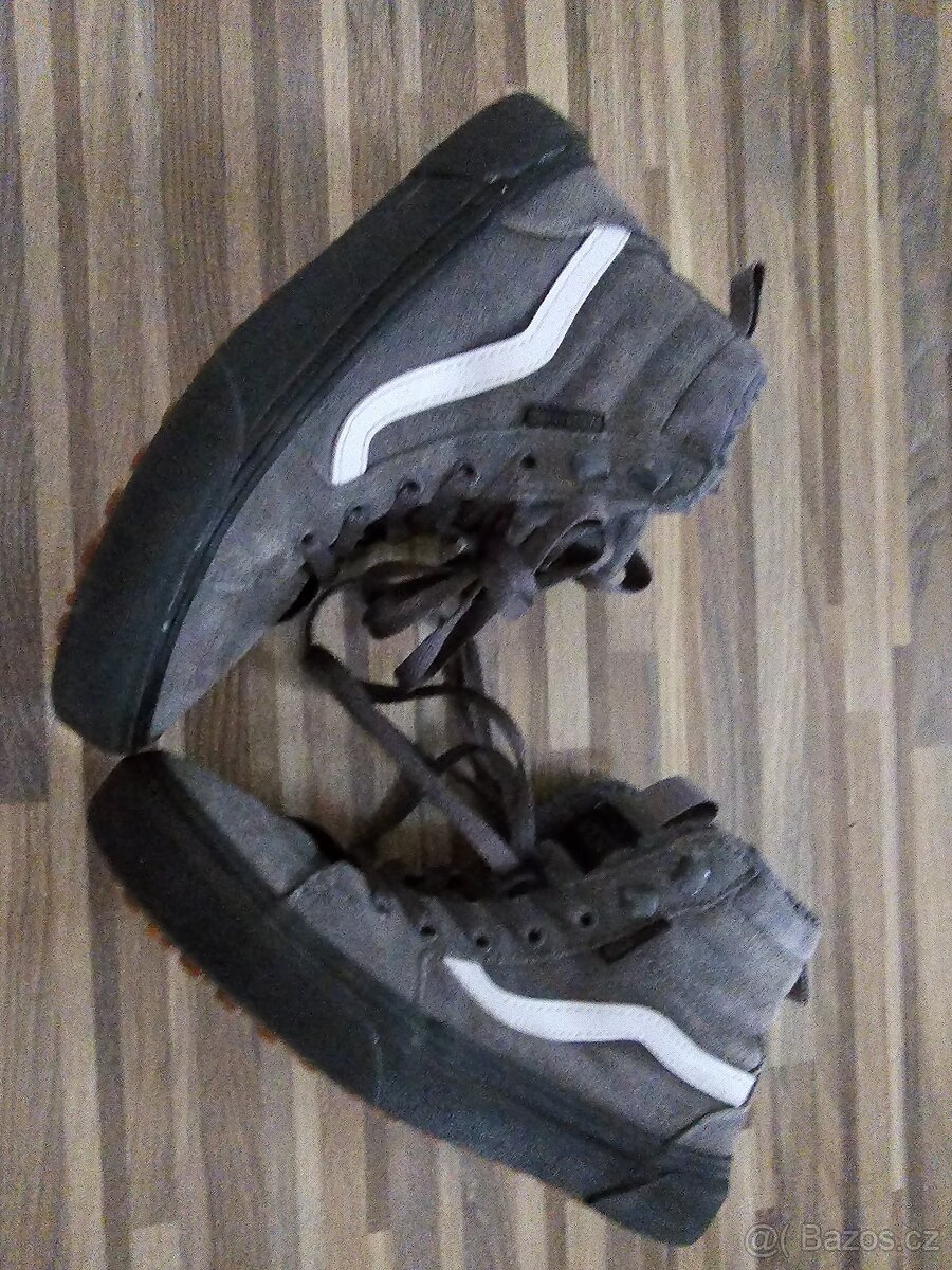 Prodám zimní kožené boty Vans vel. 33 - 2