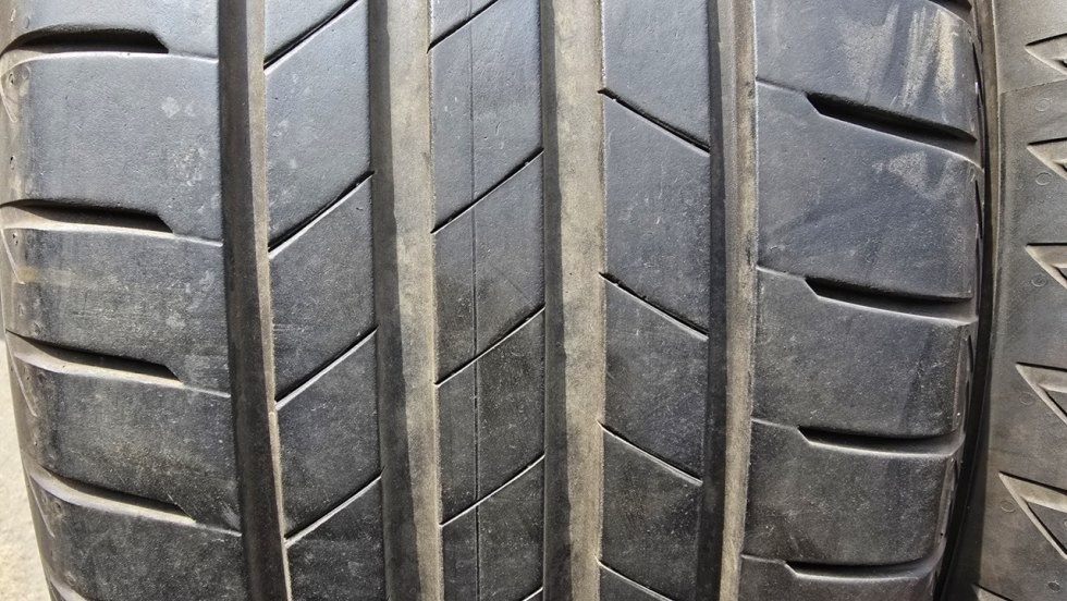 Letní pneu 225/55/17 Bridgestone - 2