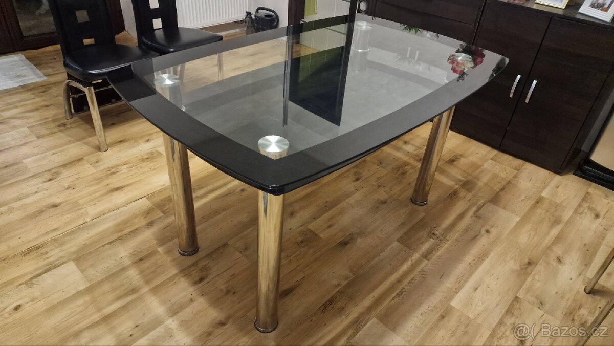 Skleneny stul - 2