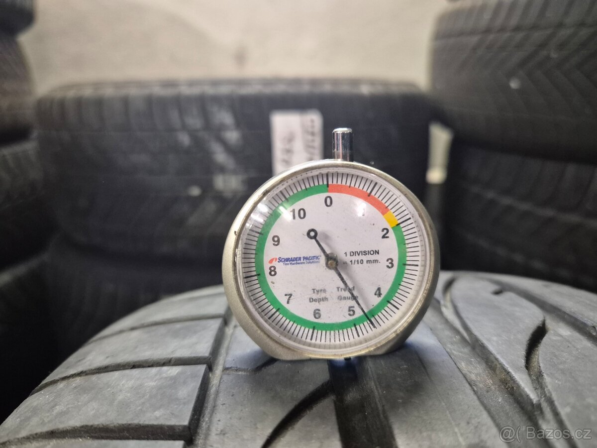 225/40 R18 BRIDGESTONE (4mm) č.15969/b8 - 2
