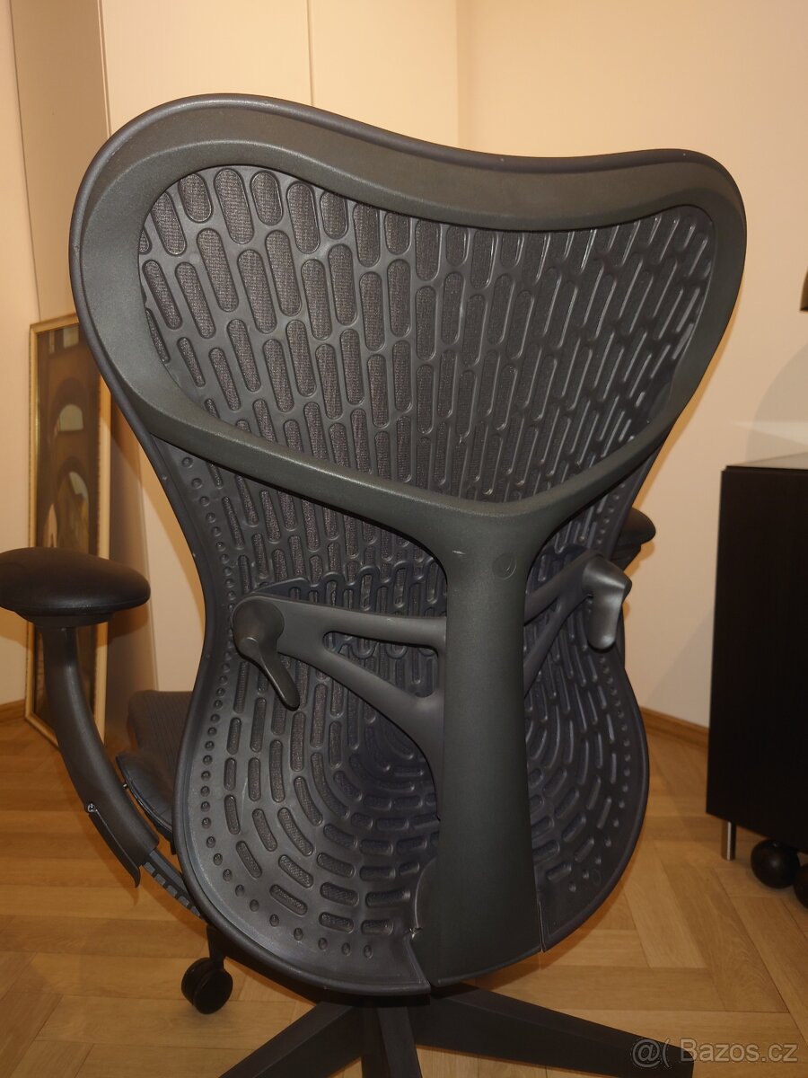 Herman Miller Mirra 2 - 2