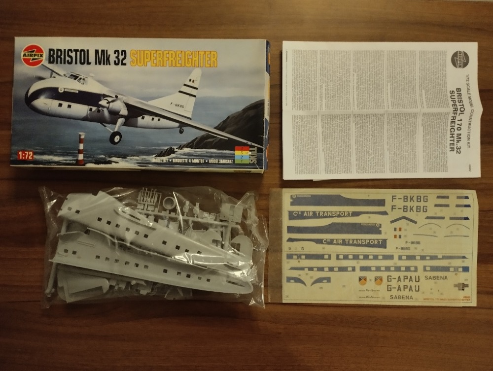 Modely letadel , dopraváky,plastové stavebnice. - 2