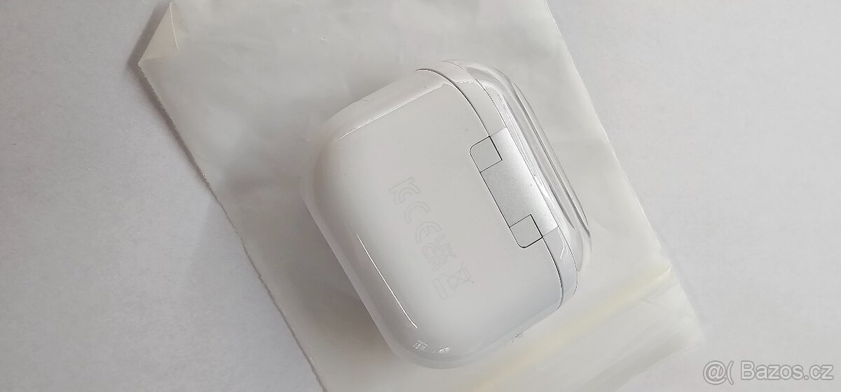 Prodám nabíječku k sluchátkům Galaxy Buds 3 Pro - 2