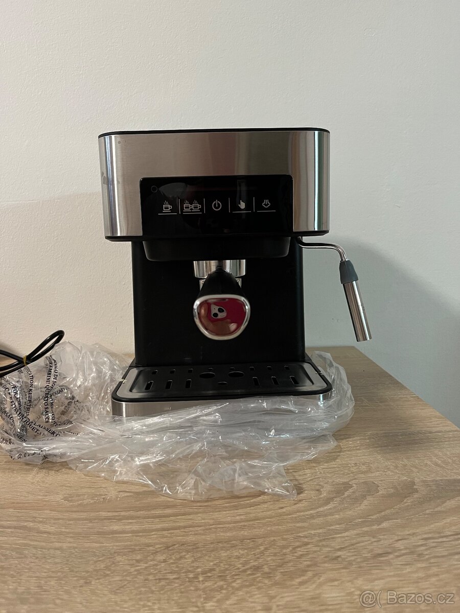 Poloautomatický expresní kávovar - 2