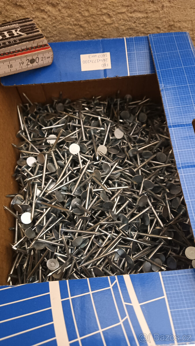 Matice M16 klobouková, hřebíky lepenkové - 2