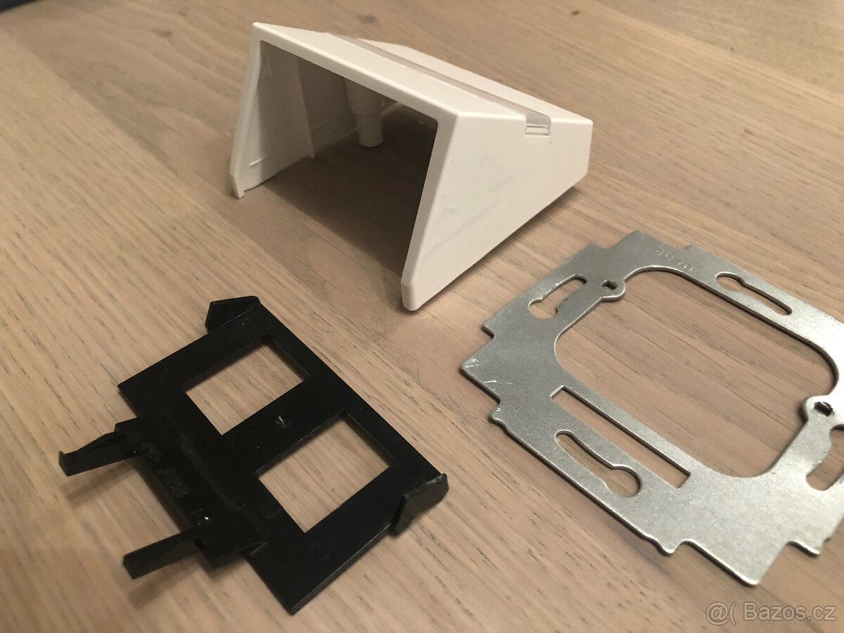 ABB Future Linear bílá: kryt datové zásuvky + příslušenství - 2