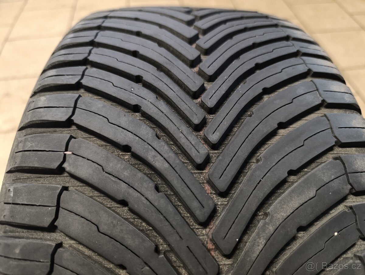 Bridgestone 225/40 R18 - 2