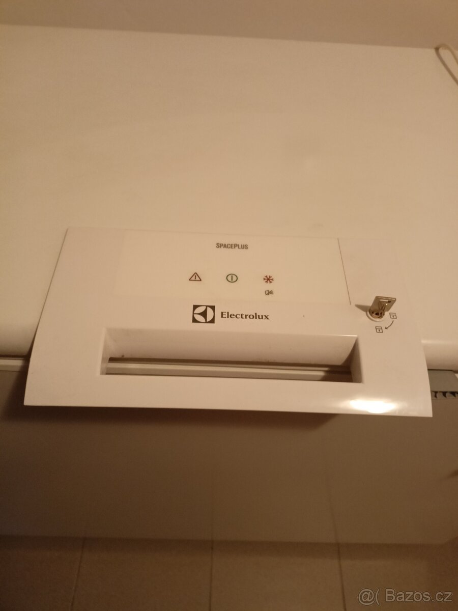 Prodám starší pultový mrazák - 2