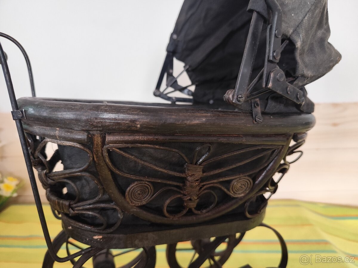 Starožitný kočárek - 2