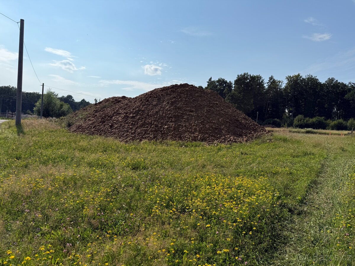 Daruji jílovitou hlínu za odvoz - 2