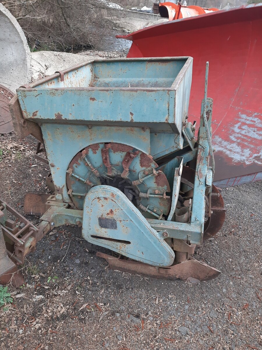 Prodám sazeč brambor - 2