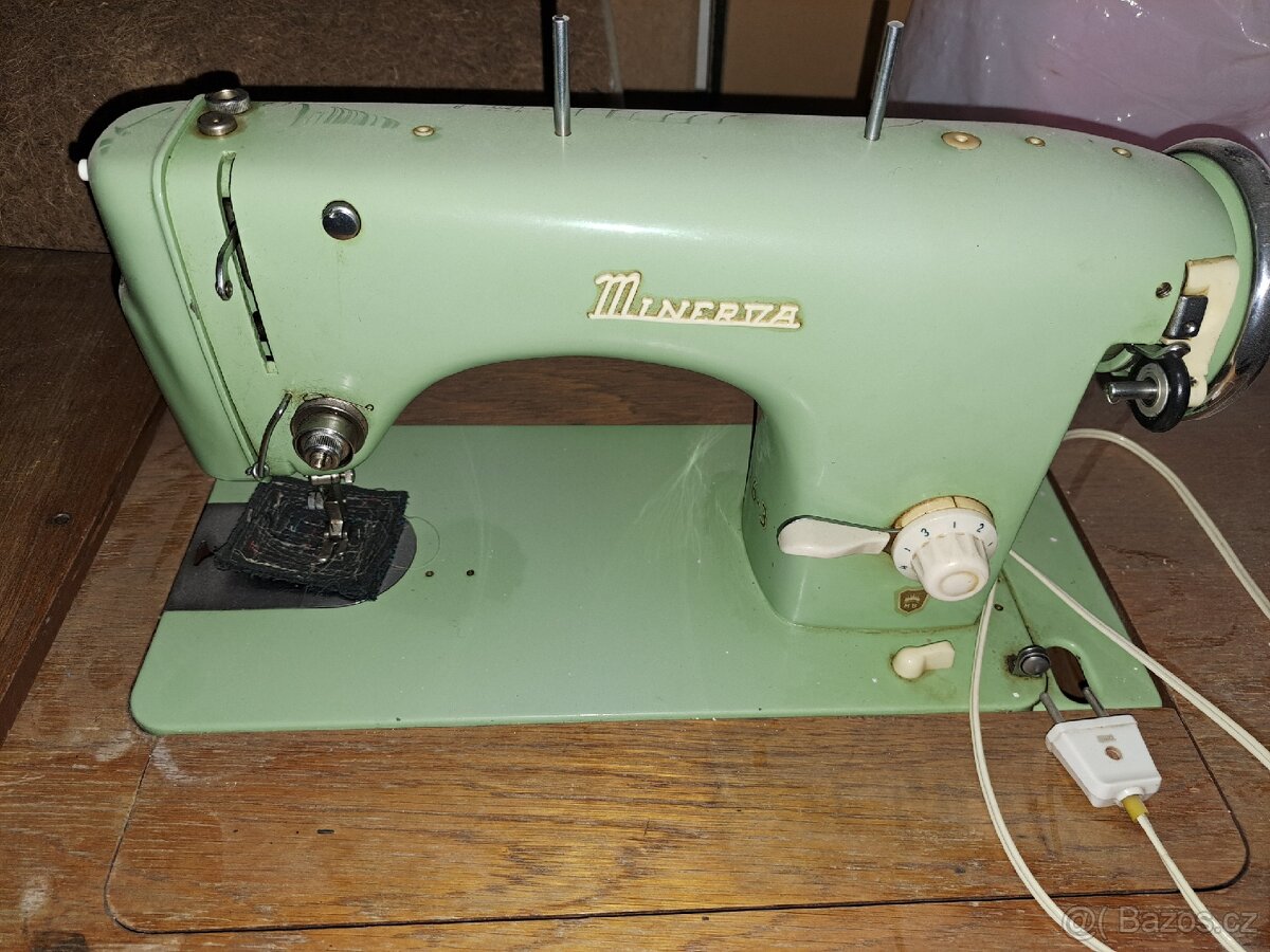 Retro šicí stroj Minerva - 2