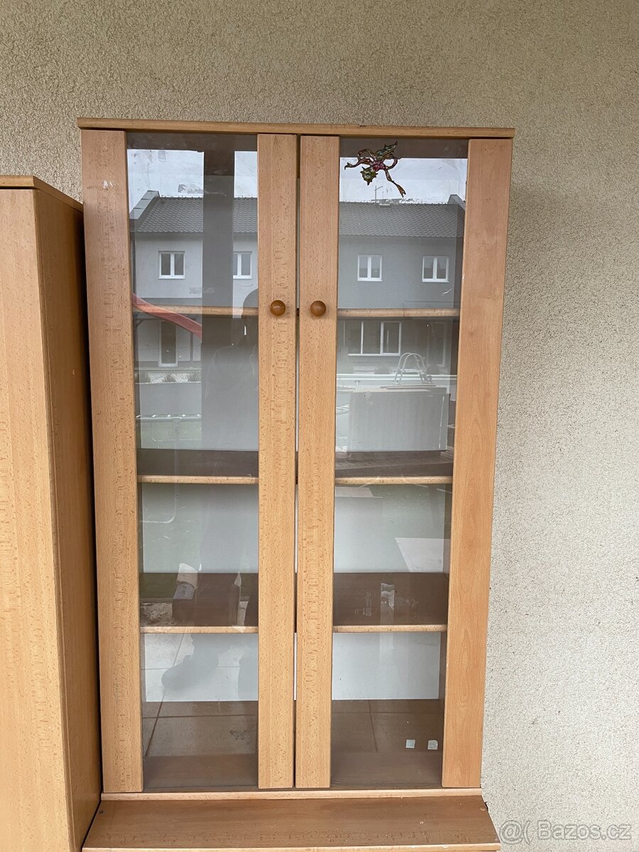 Prosklená skříňka - 2