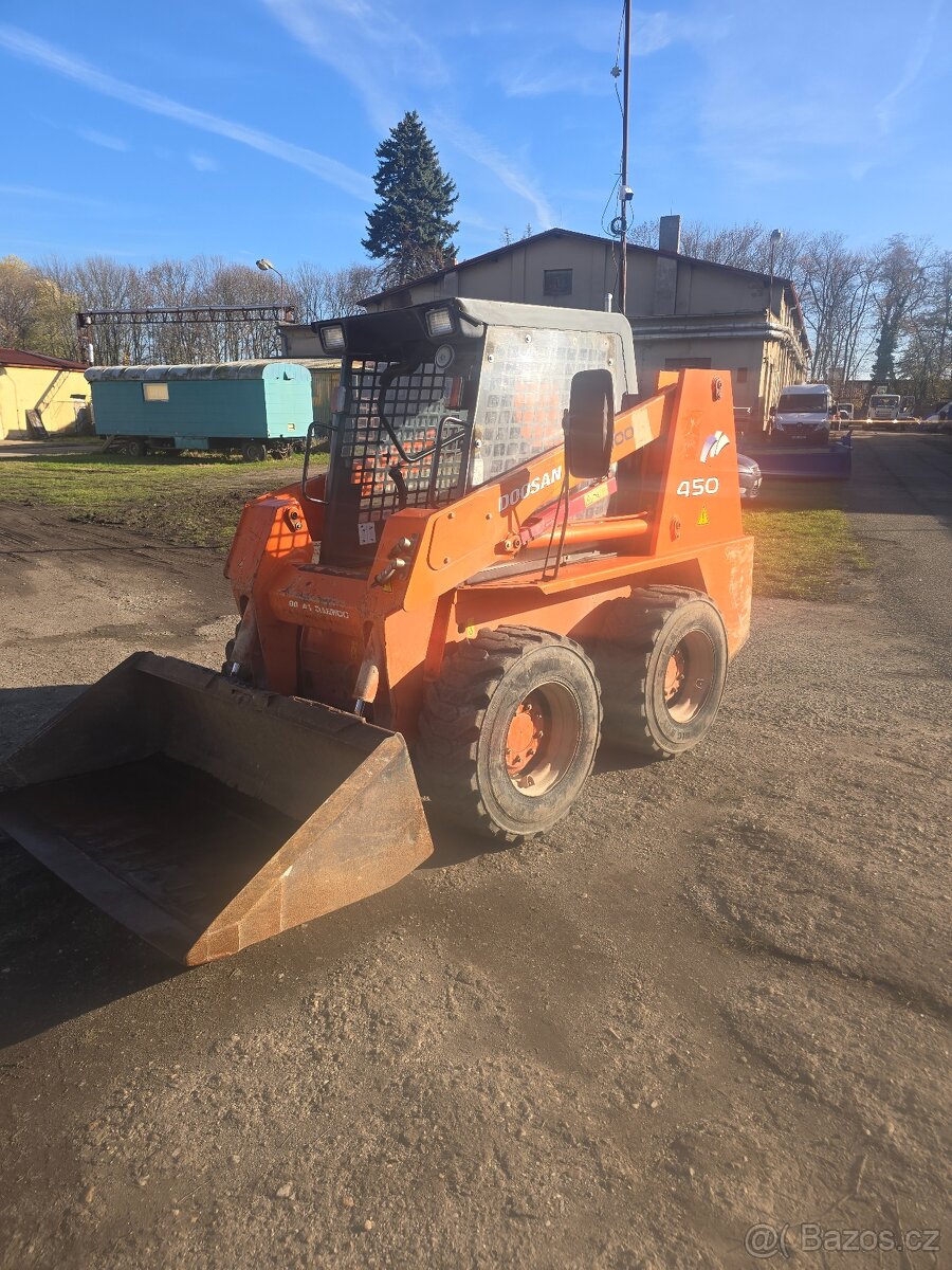 Smykový nakladač Doosan - 2