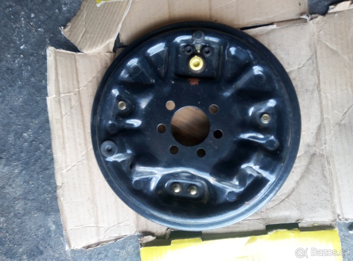 brzdový štít favorit felicia - 2