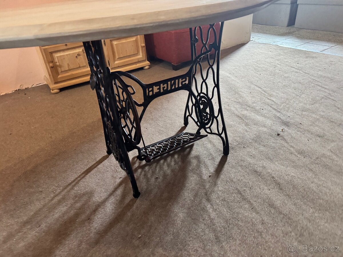 Krásný designový jídelní stůl z exotického dreva - noha kov - 2