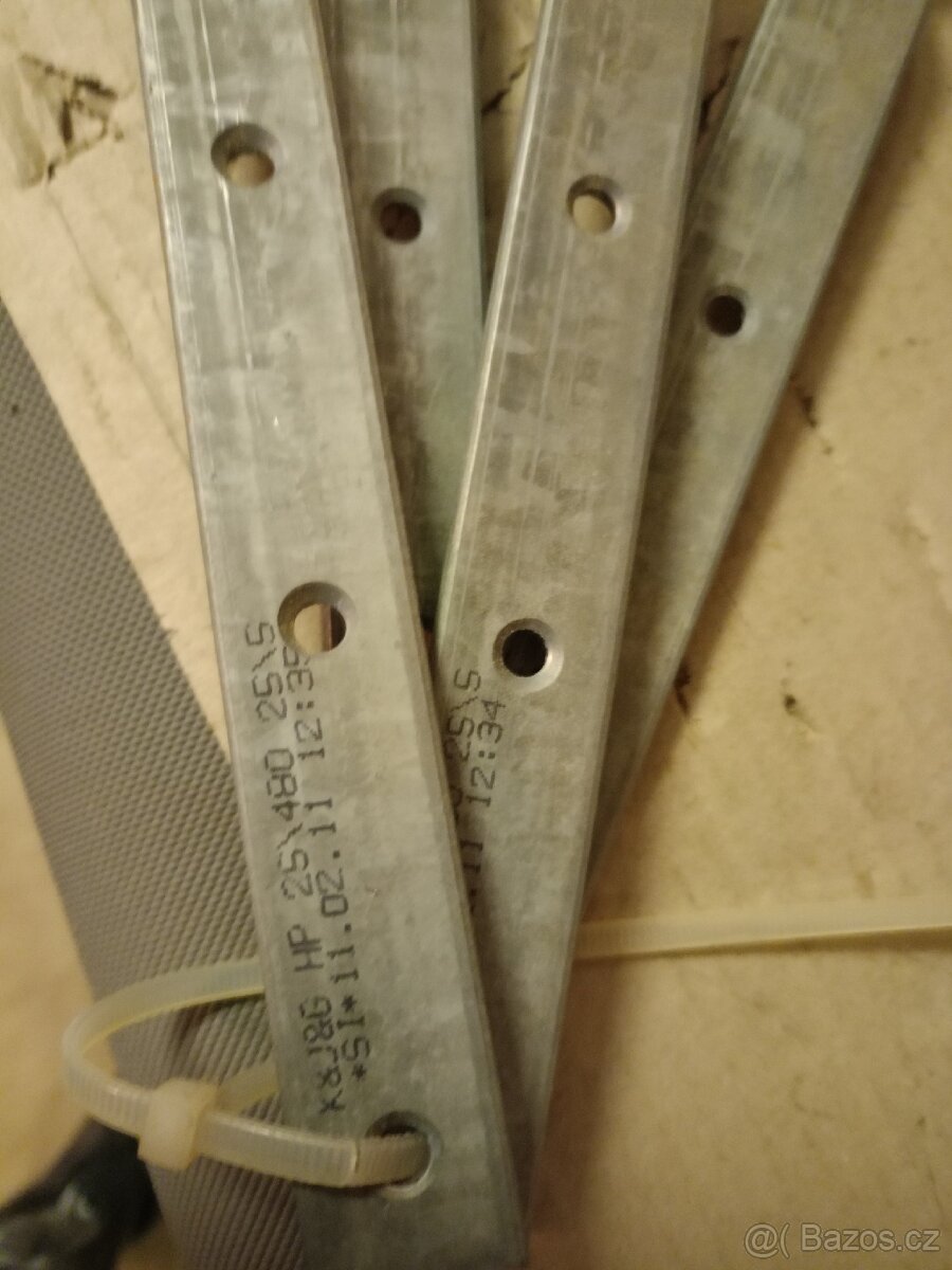 Žlabový hák 4x - 2