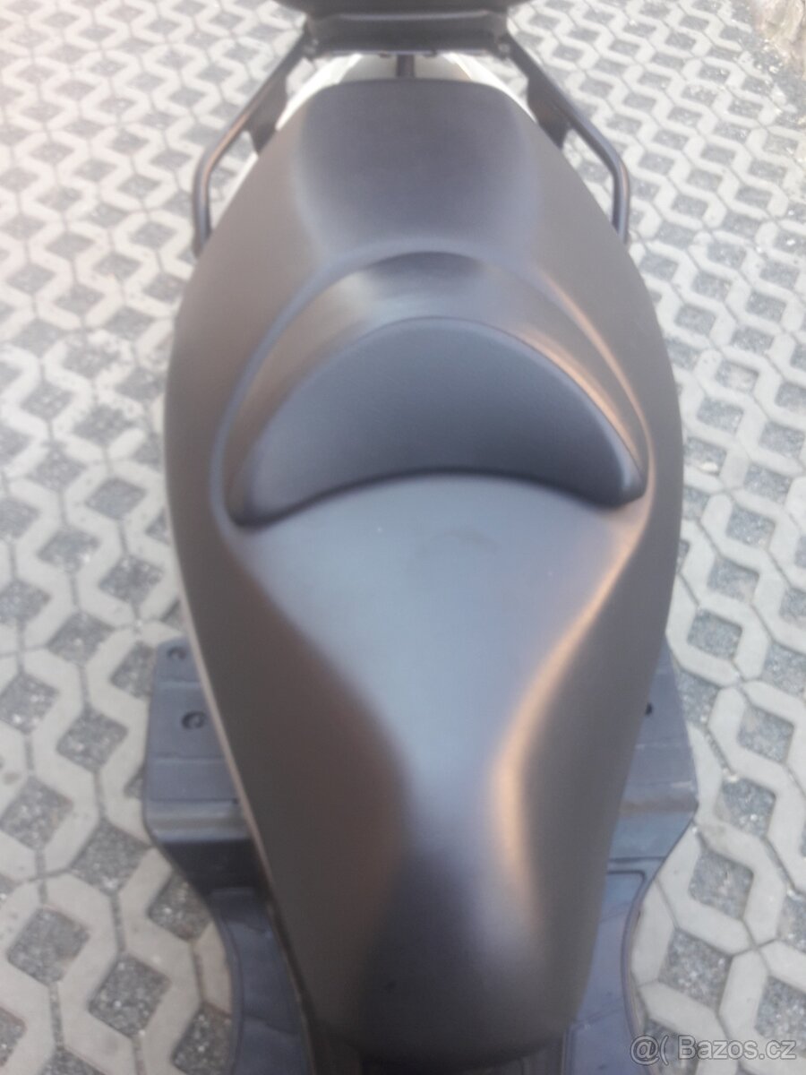 Suzuki Burgman 125 - 2