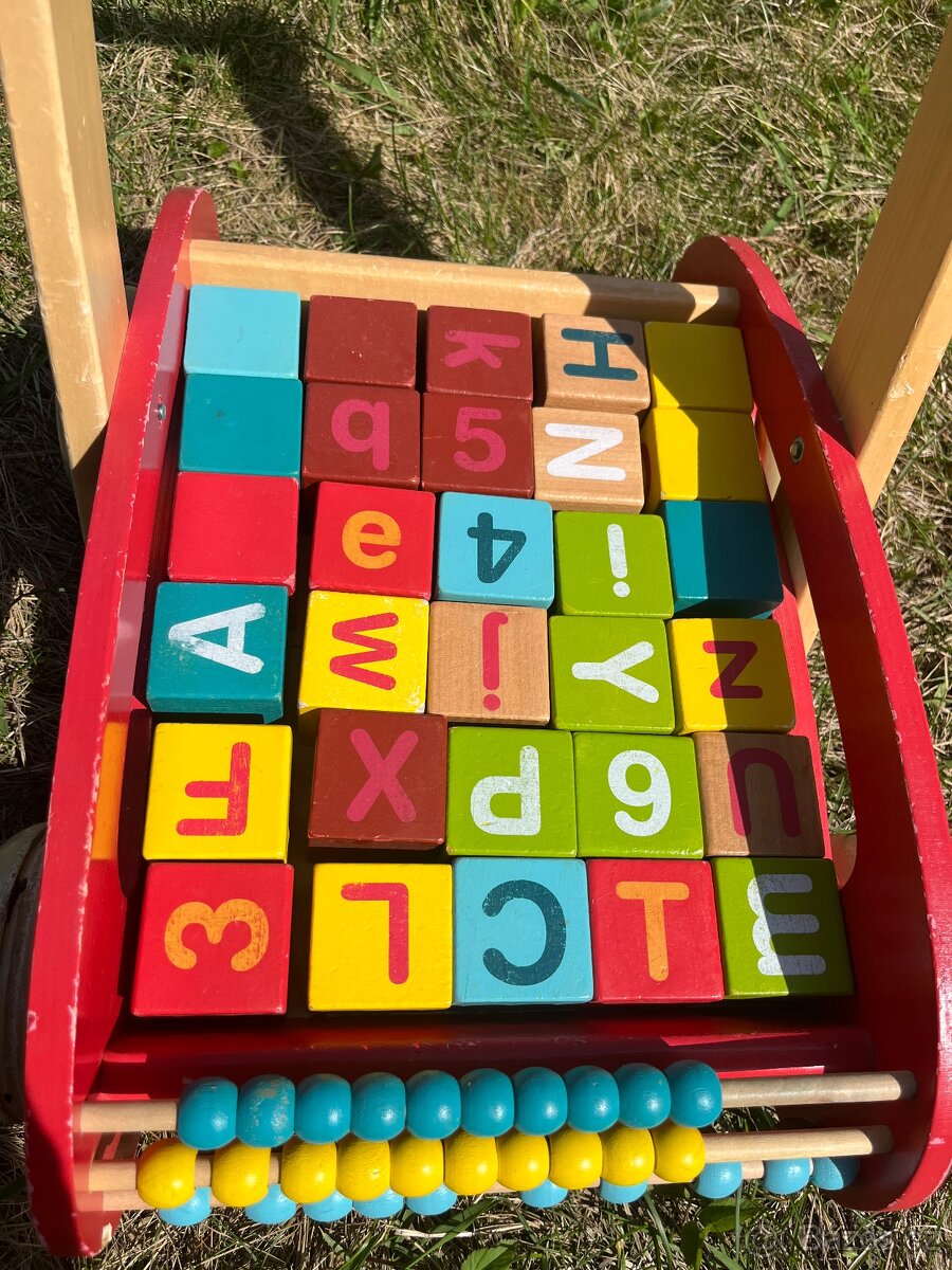 Detsky dreveny vozik s kostkami a pocitadlem - 2