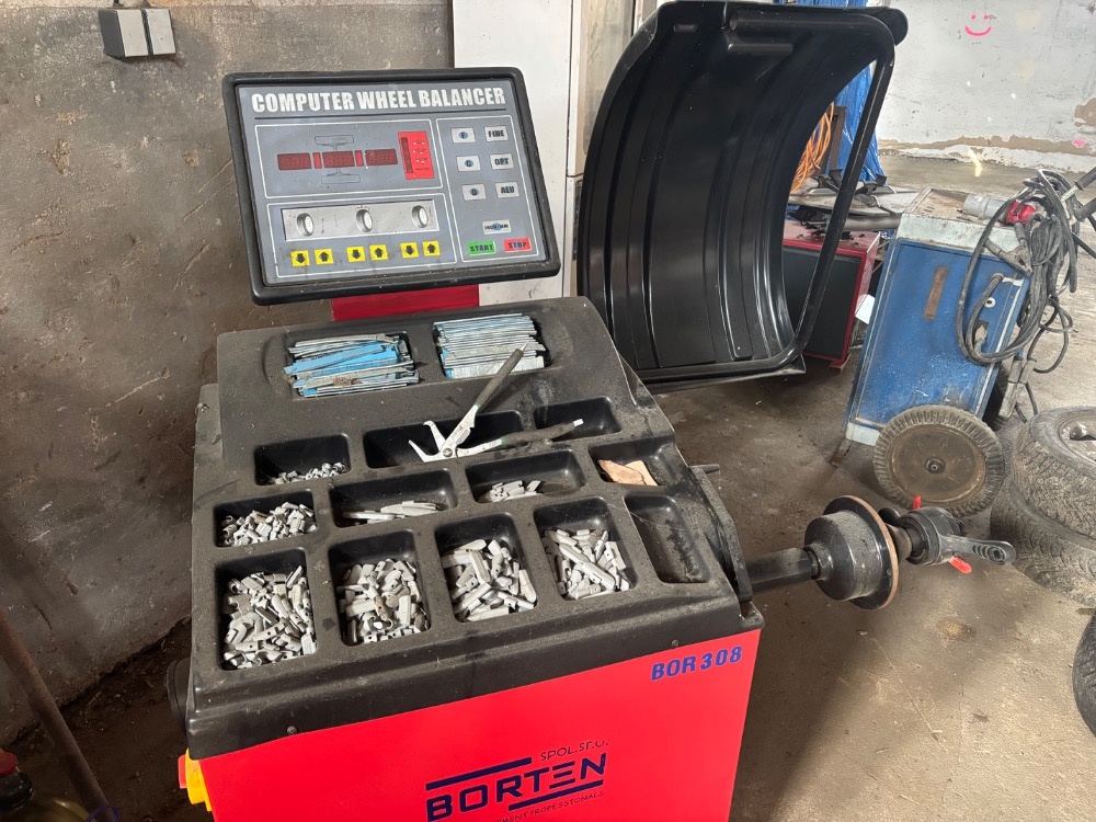 Vyvažovačka kol BOR 308 - 2