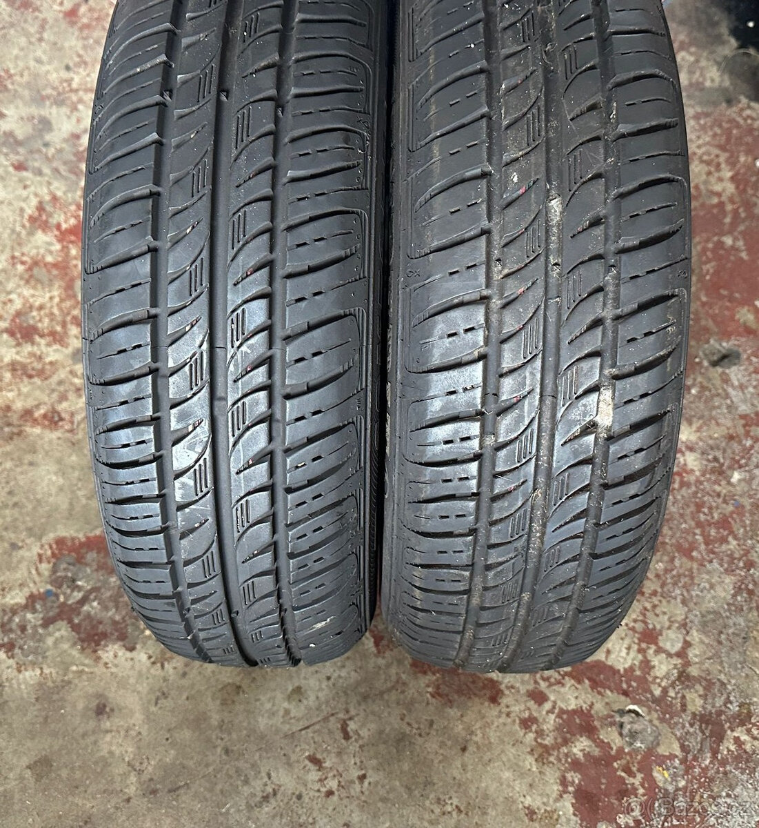 Pneu 165/70 R14 - 2