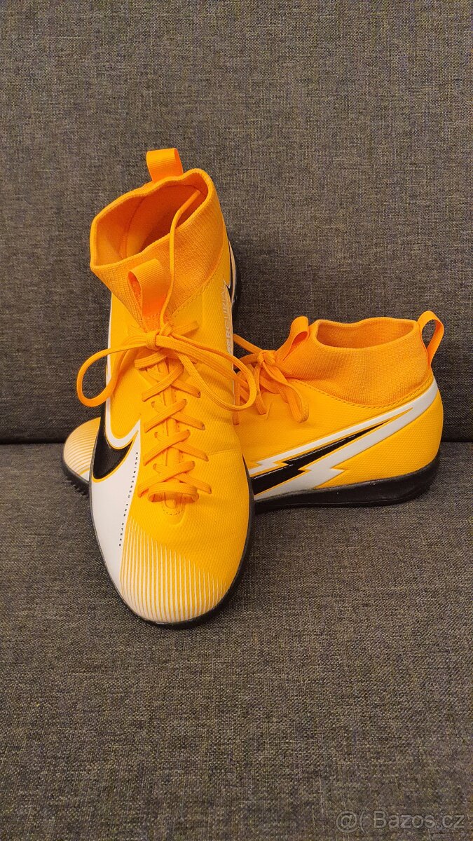 Dětské sálovky Nike 23,5 - Nové - 2