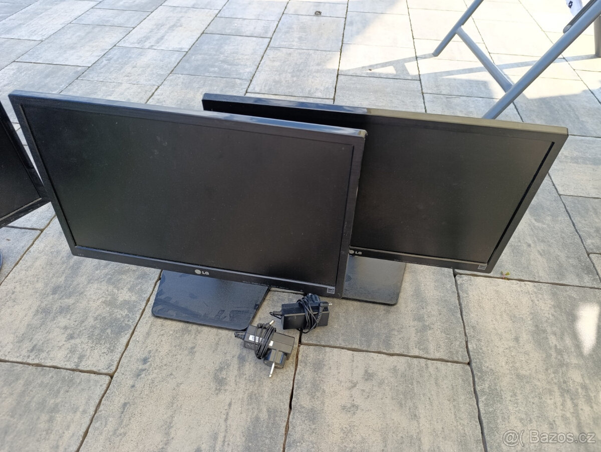 nabídnu monitory, dohromady za hubičku, osobně - Mělník - 2