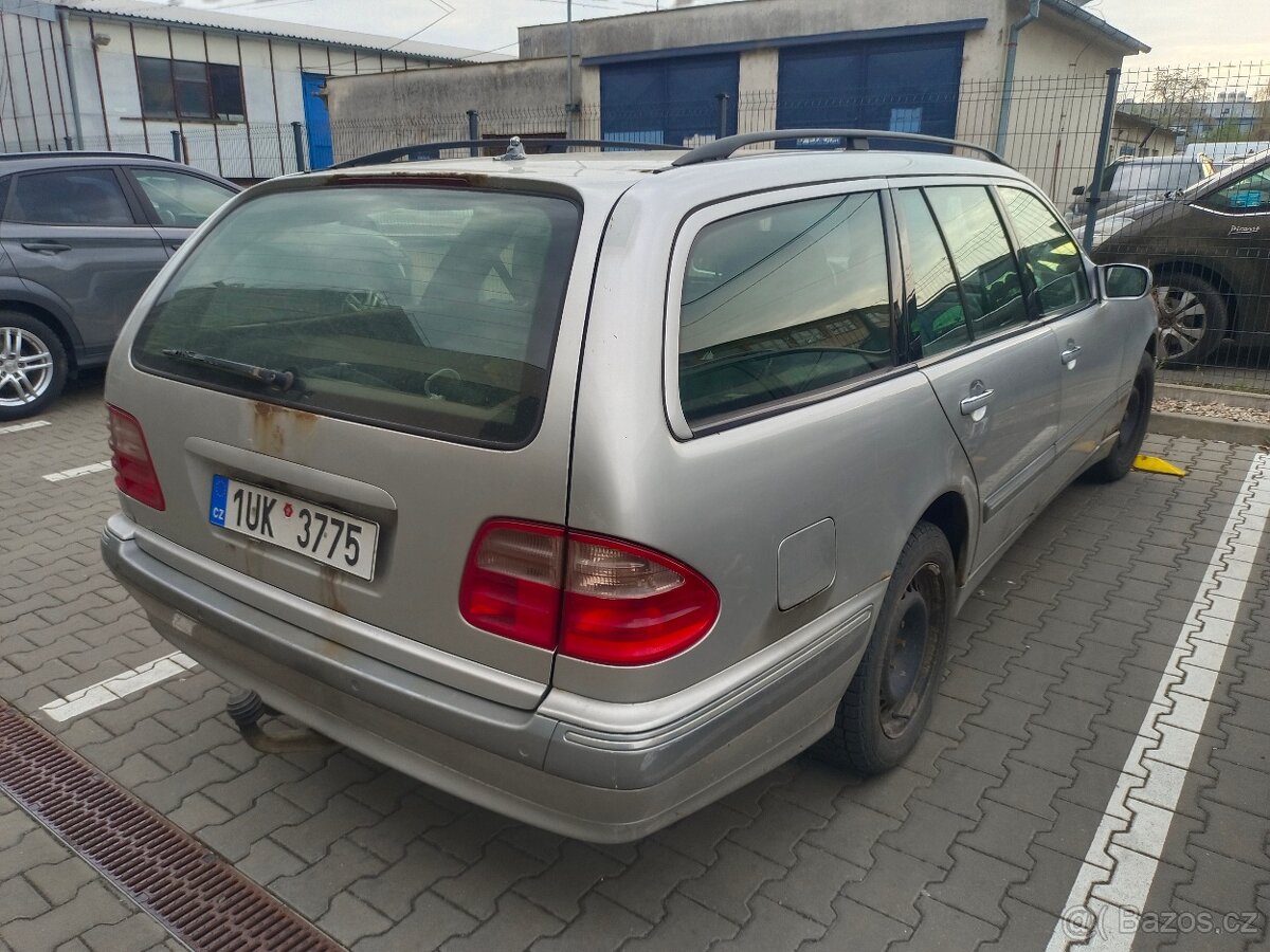 Mercedes Benz 270 cdi - 2