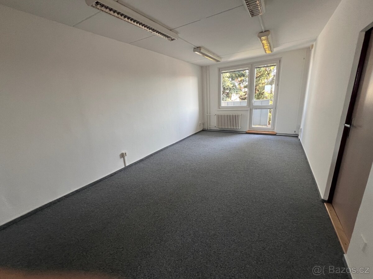 Pronájem 2 zrekonstruovaných kanceláří 49,5 a 19,5 m2 - 2