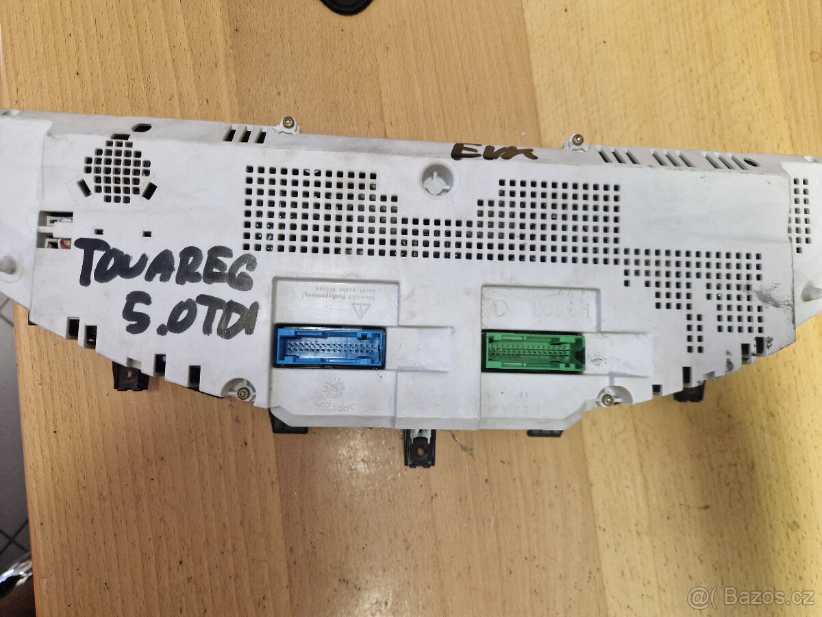 VW Touareg - přístrojový štít - budíky - 2