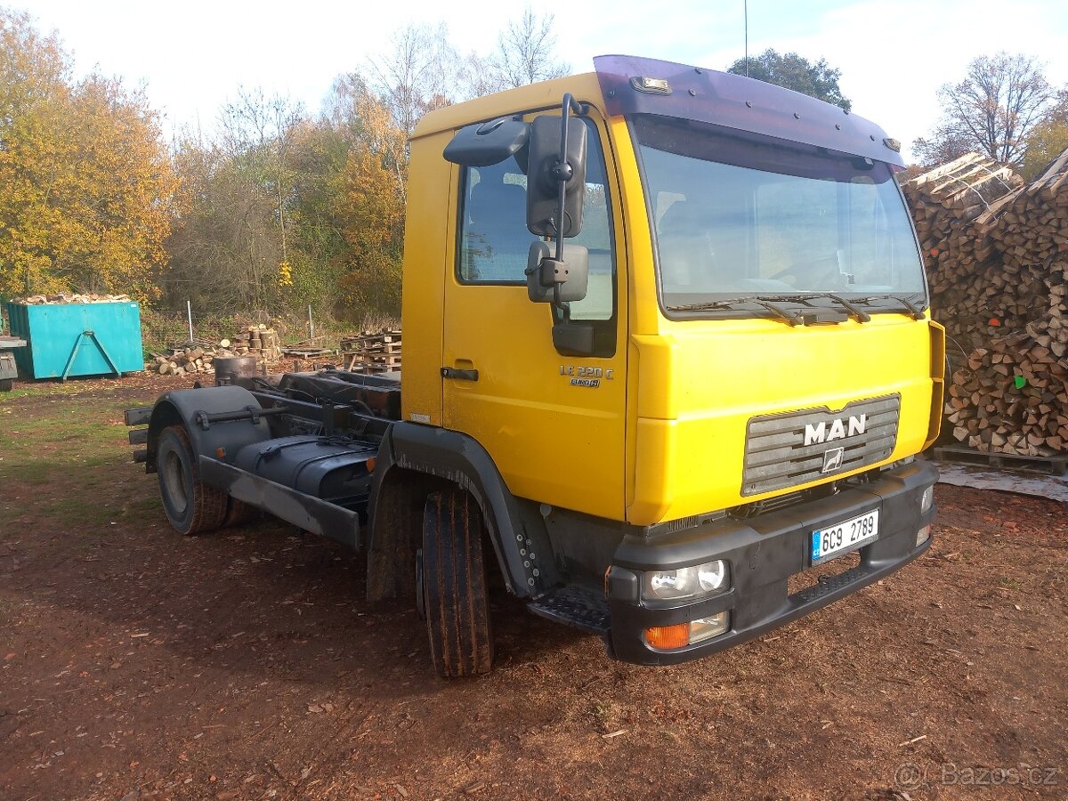 Man nosic kontejneru - 2