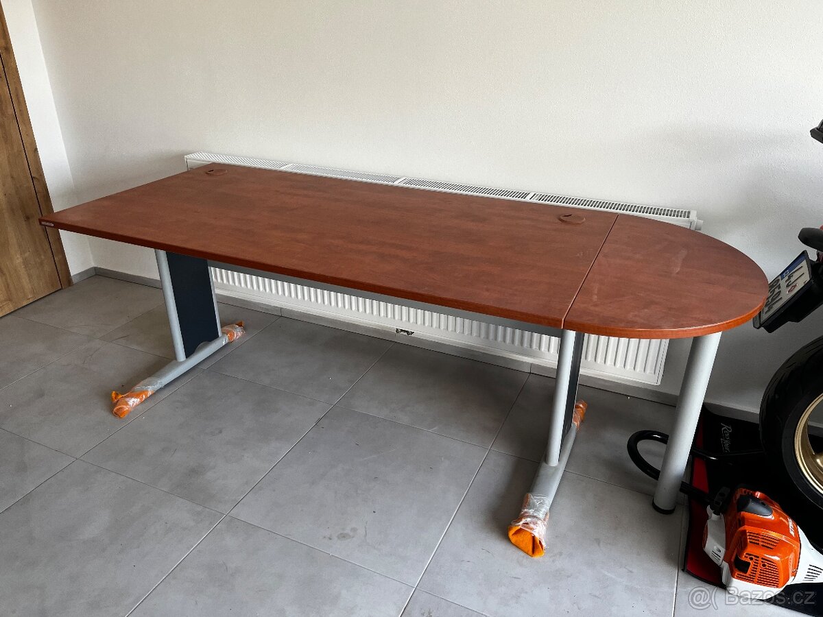Kancelářský stůl - 2