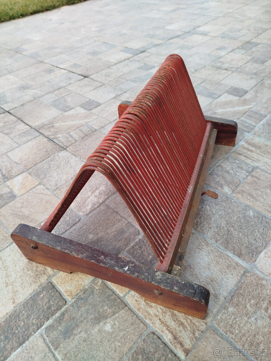 Starý stojan na gramo desky - 2