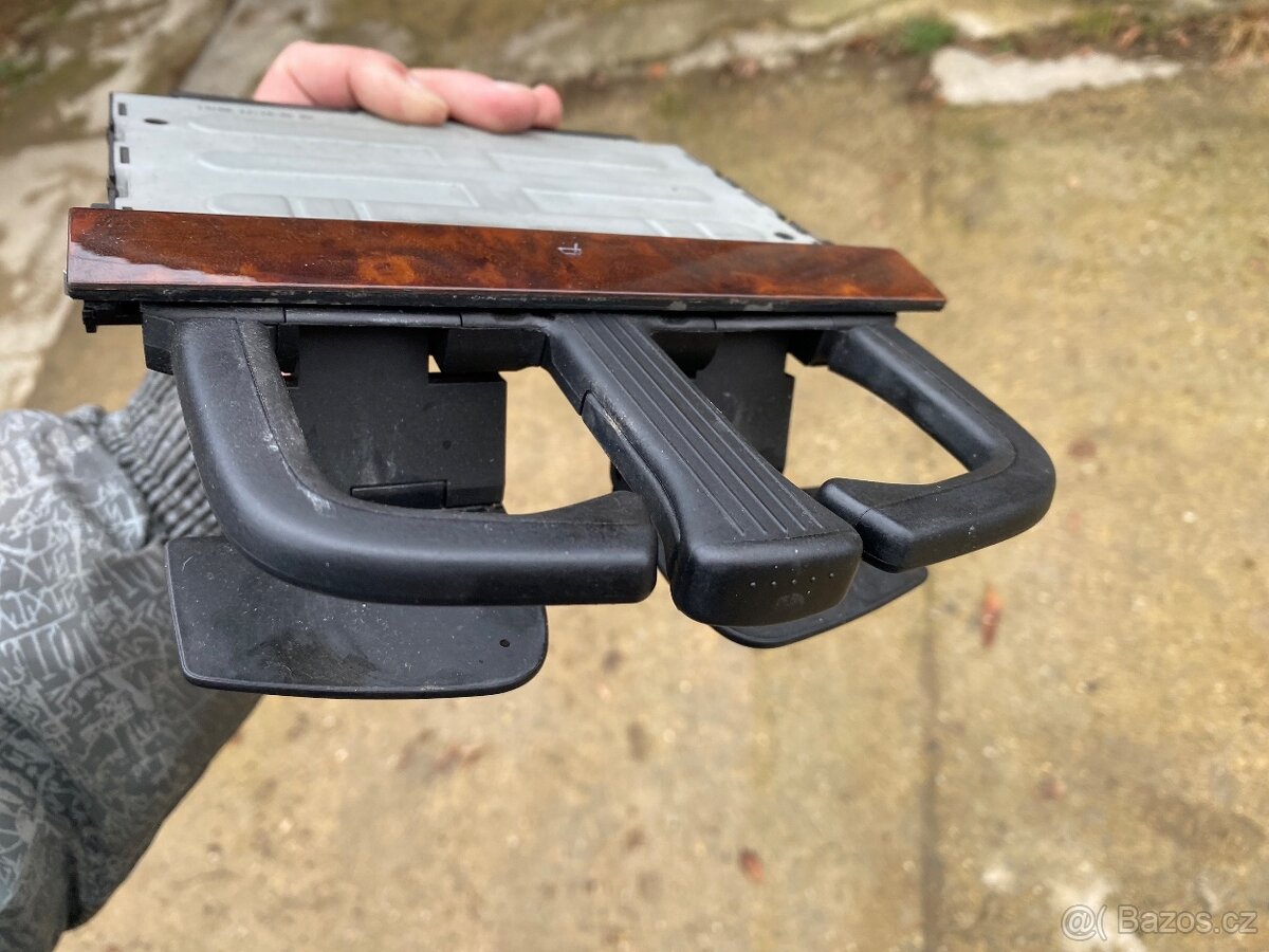 Golf 4 držák nápojů - 2