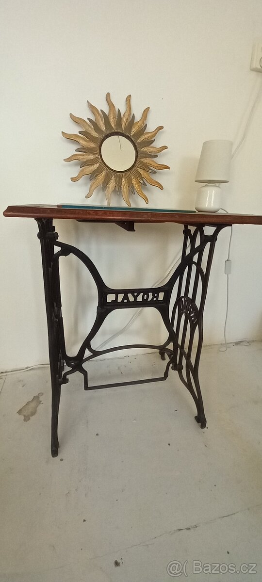 Stůl ze šicího stroje - 2