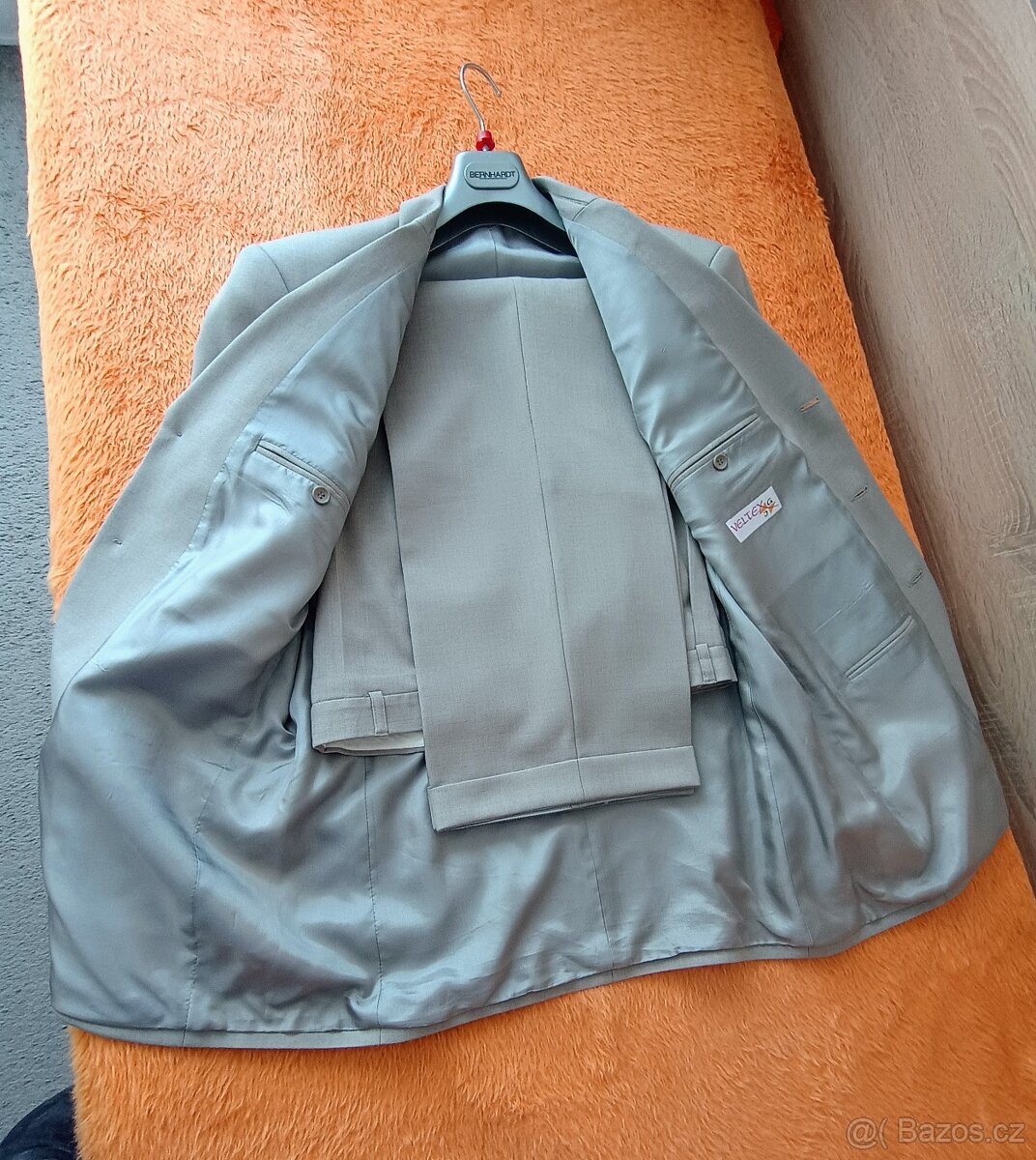 Pánský oblek s vestou. - 2