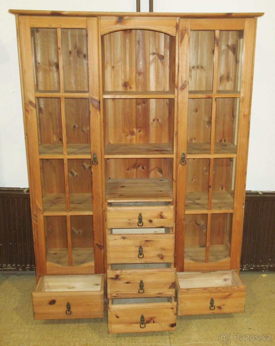 Borovicová vitrína - celomasiv - Výborný stav - 2