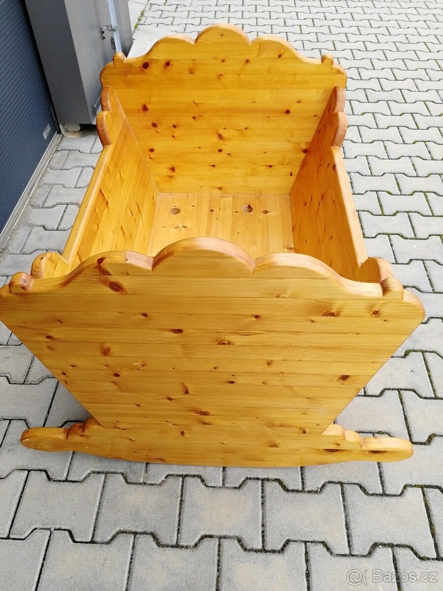 Dřevěná dětská kolébka - 2