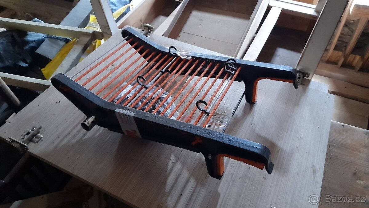 Držák na kolo na zeď s poličkou - 2