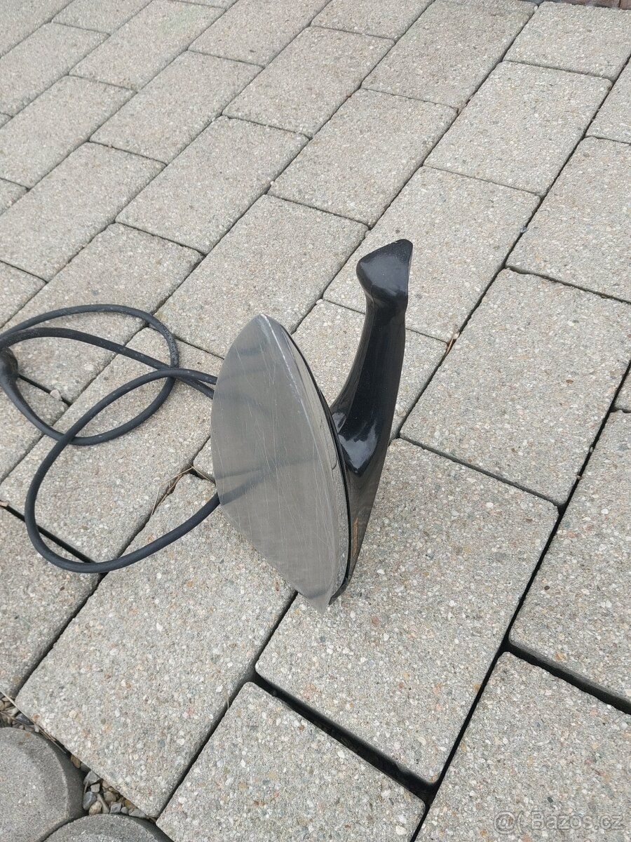 Starší žehlička - 2