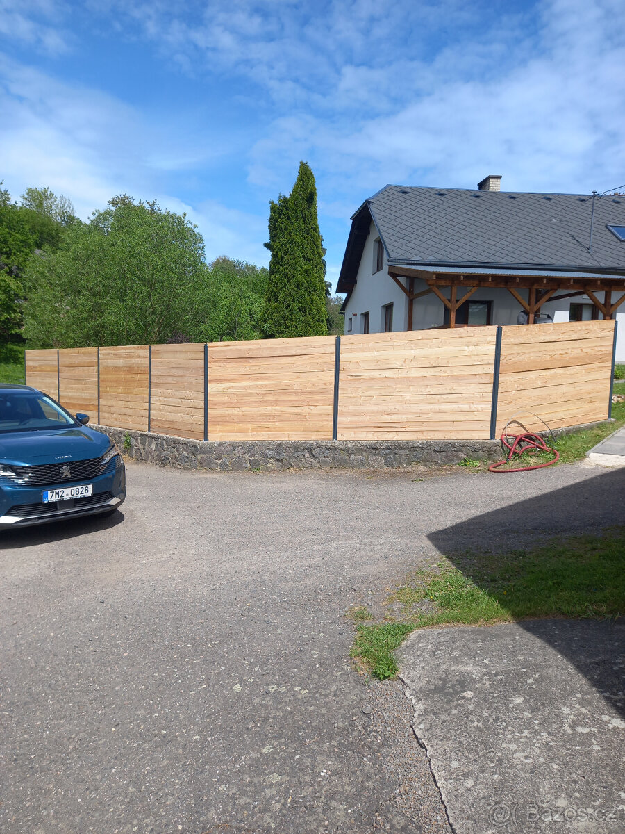 Plot s modřínovou výplní - 2