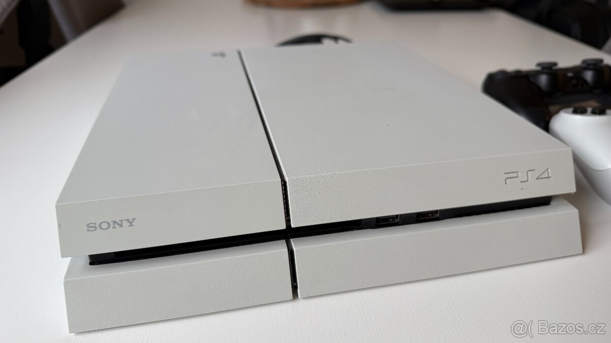 PlayStation 4 500 GB (bílá) + 2x ovladač - 2