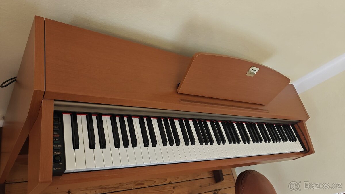 Yamaha Clavinova CLP 220 - 2