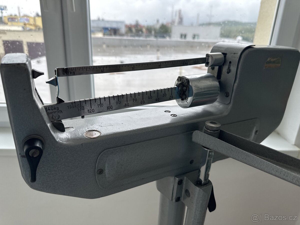 Osobní váha kovová historická - 2