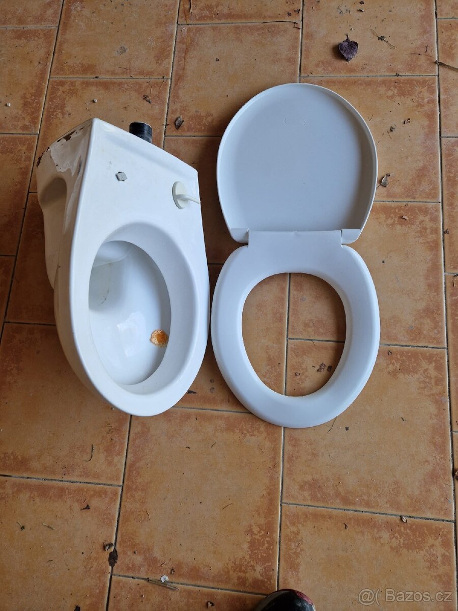 Závěsná WC mísa - 2