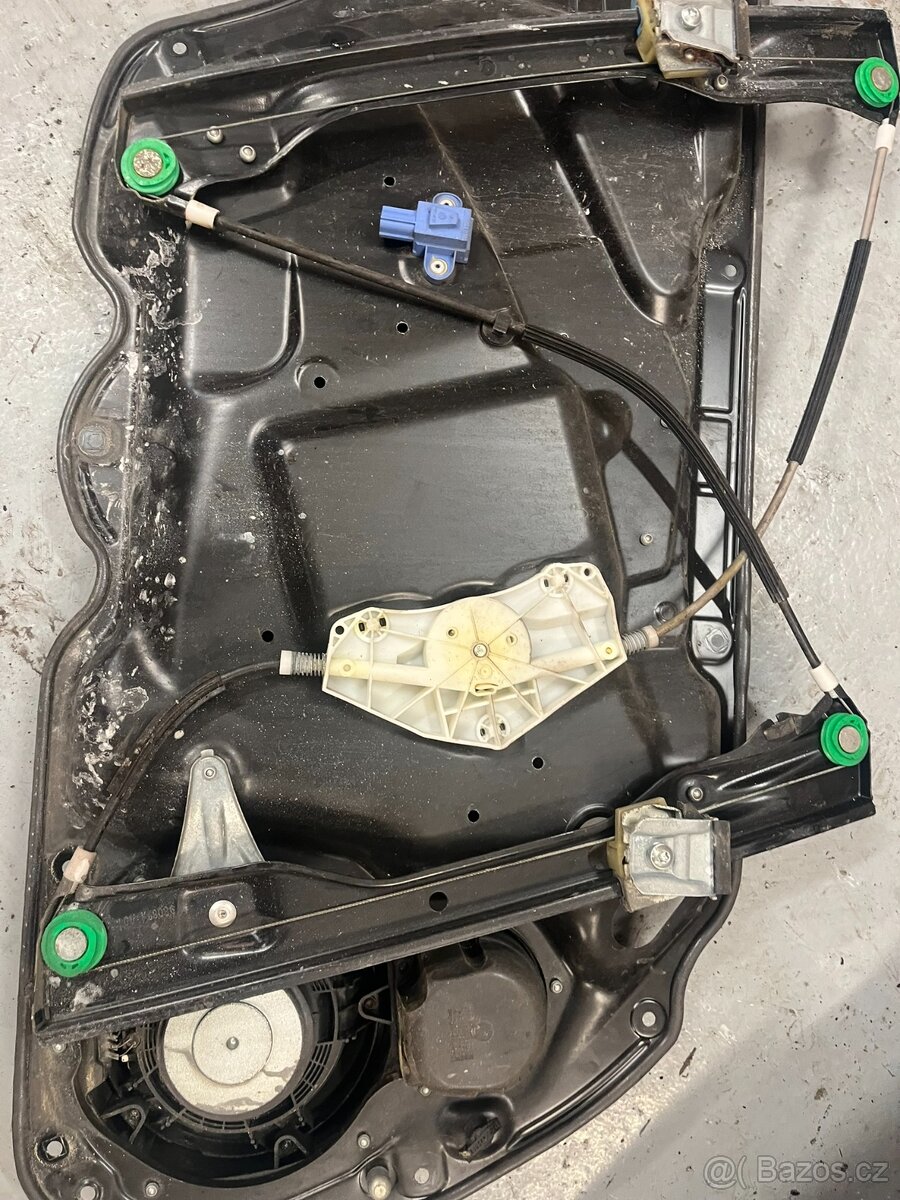 Komplet PP výplň dveří Passat B6 (repro, stahovačka,..) - 2