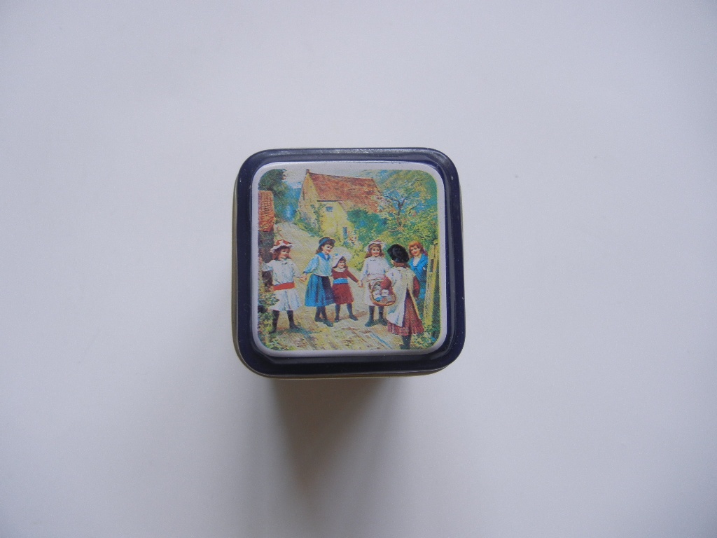 Plechové krabičky Nestlé a Tea - 2