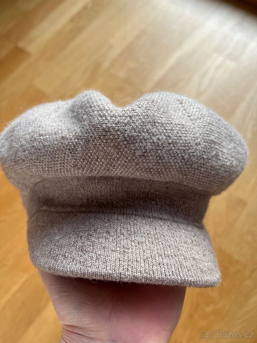 Zimní čepice s kšiltem - 2